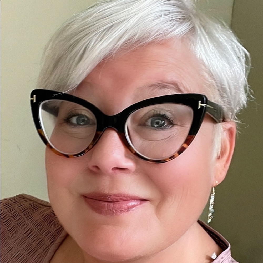 Meet your Posher, Victoria